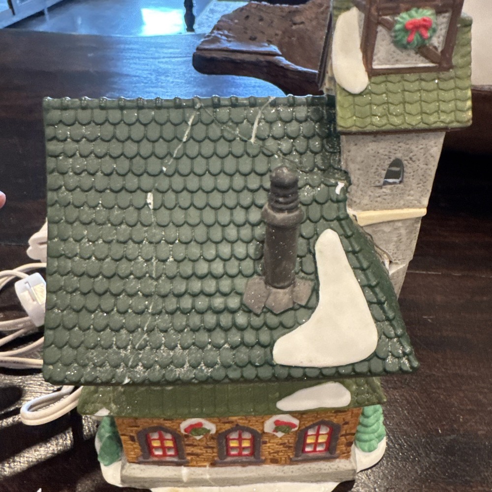 Dept 56 1993 Heritage Village North Pole Series North Pole Chapel 5626-0 DAMAGED - Picture 6 of 10